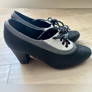 Lulu Hun Tuxedo Saddle Shoes Pumps Heels Black White Gray Vintage Retro UK 4